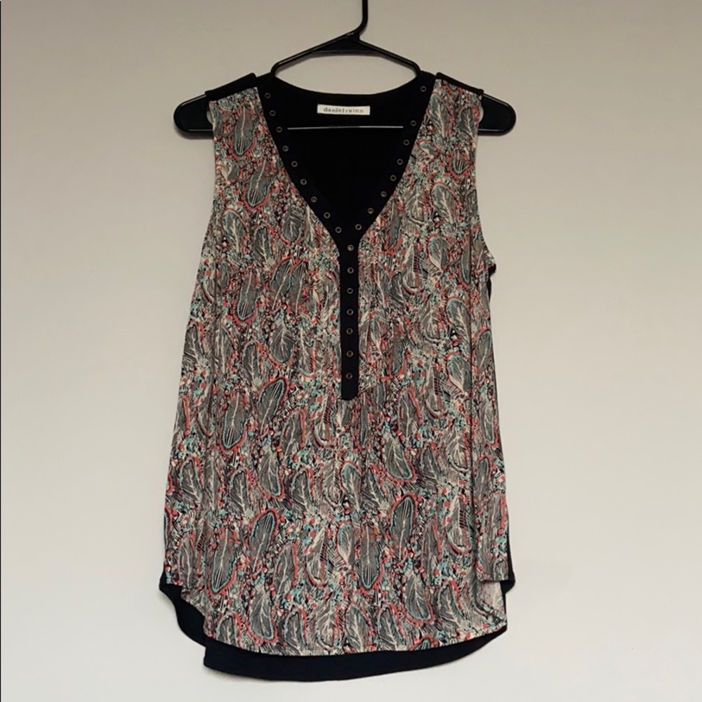 Daniel Rainn sleeveless top with colorful pattern